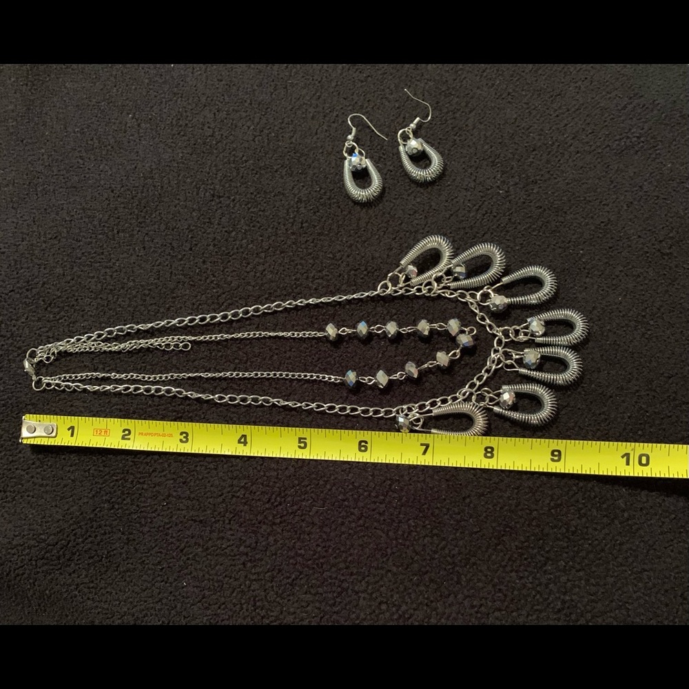 Costume necklace and earring set - Picture 6 of 6